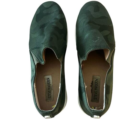 Steve Madden Camo Sneaker size 9. Fabric. Rubber sole. - Picture 2 of 3